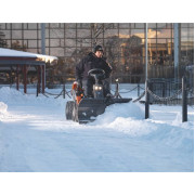 Снегоуборочный отвал с изменяемой геометрией Husqvarna для райдера R422Ts AWD (накладка в комплекте)